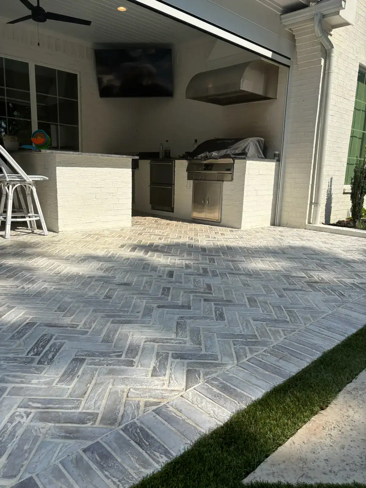 Resealed brick patio beside an outdoor kitchen at a Hideaway, Texas home